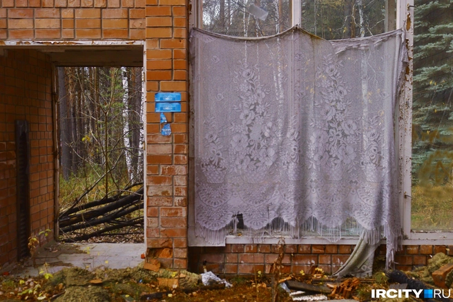 Но чувствуется, что это место когда-то любили | Источник: Алёна Кашпарова / «ИрСити»