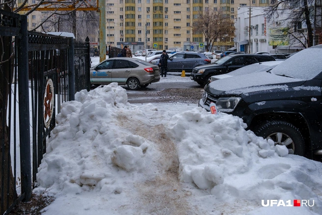 Через такие пожилым сложно перепрыгивать | Источник: Булат Салихов / UFA1.RU