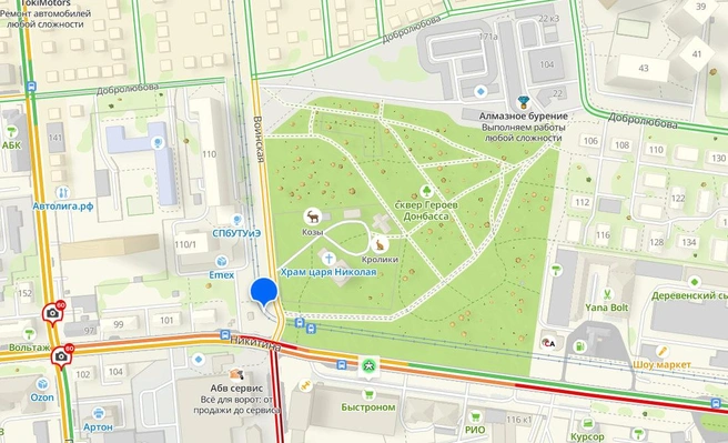 Остановка находится недалеко от самого сквера | Источник: 2ГИС