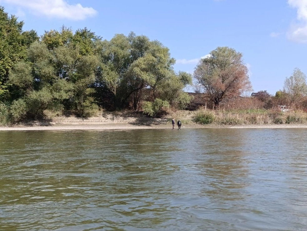 В поисках тела спасателям помогают местные жители | Источник: АНО Водолазная группа «ДобротворецЪ» / Vk.com