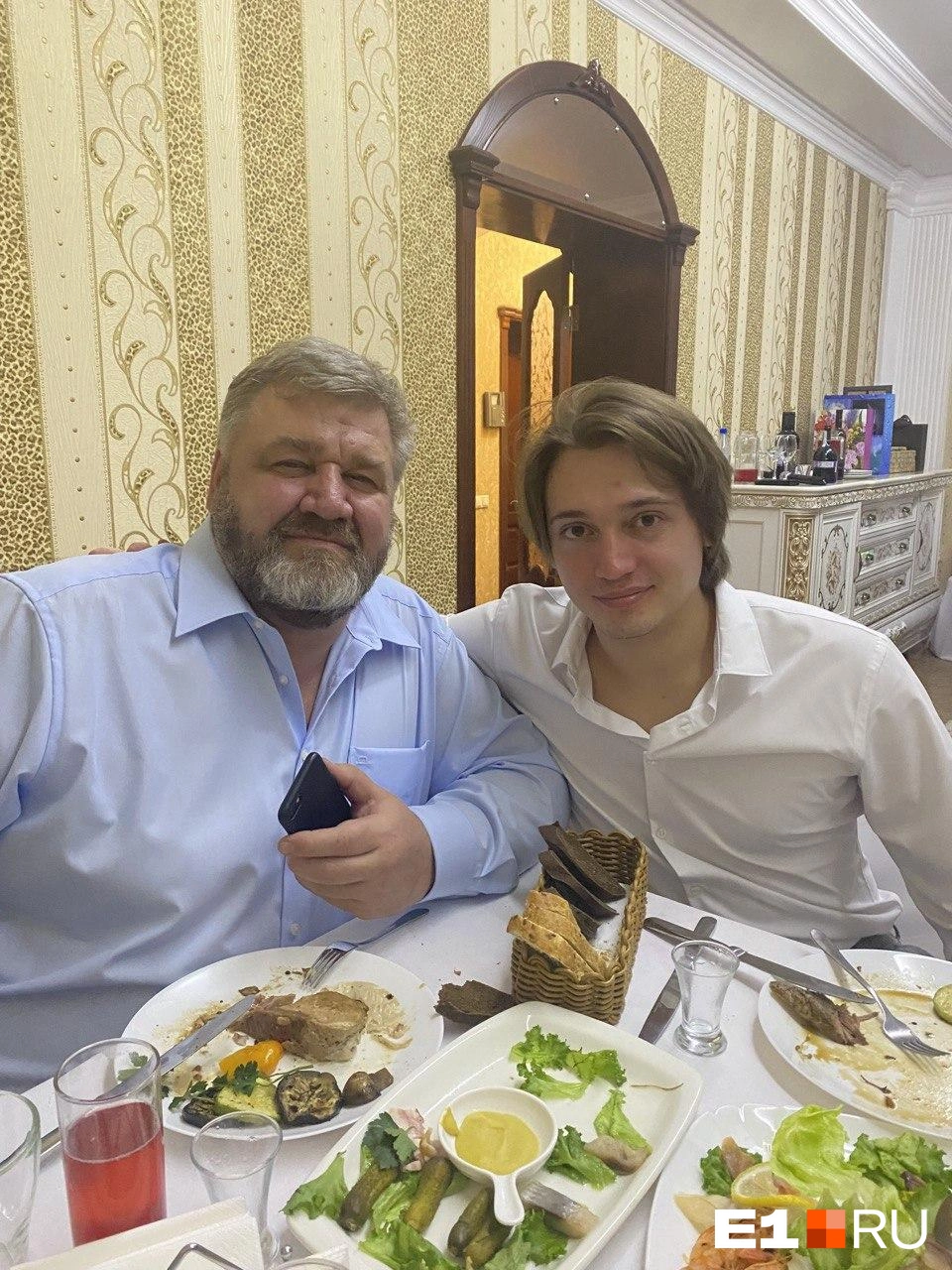 Влада Большого во всех начинаниях поддерживал отец | Источник: предоставлено участником группы