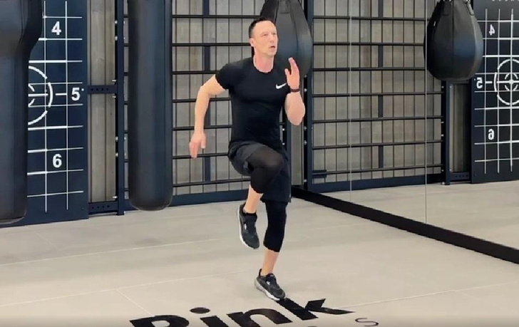 Видео: отличное упражнение, которое поднимает пульс и тренирует баланс
