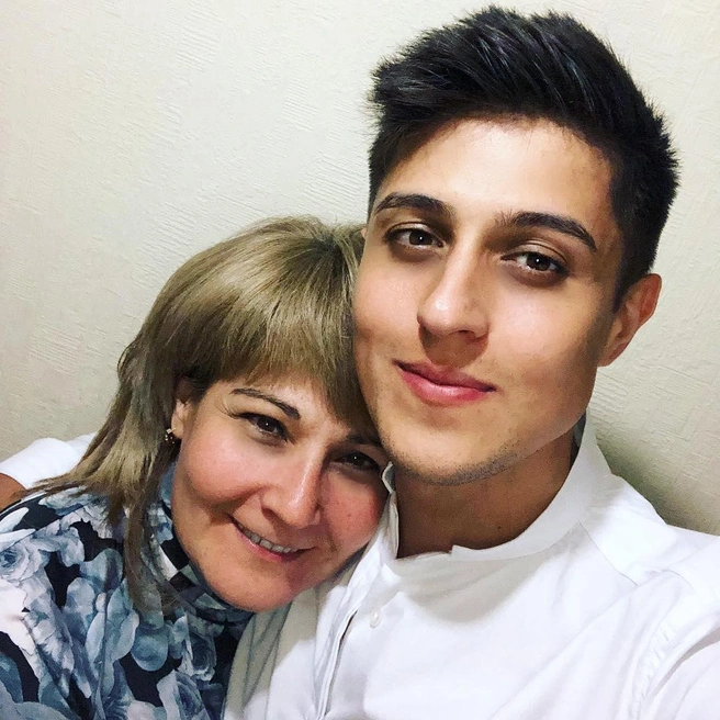 Хабиб с мамой | Источник: Хабиб / Instagram (деятельность запрещена на территории РФ)