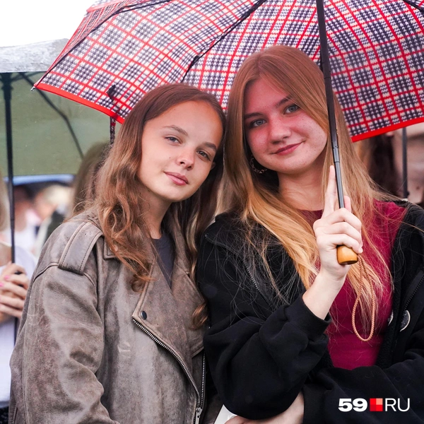 … и девчонки | Источник: Репсиме Зурнаджян