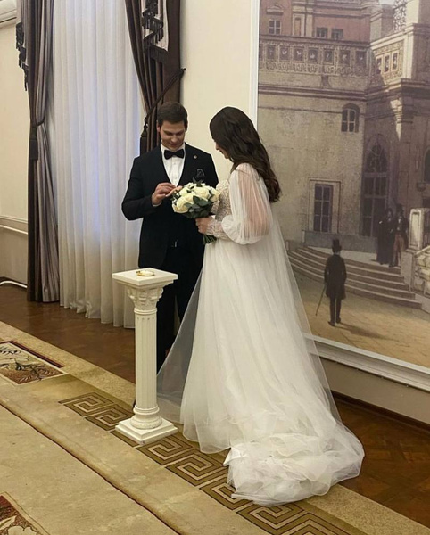 Звезда сериалов «СашаТаня» и «Кто в доме хозяин?» Дарья Бондаренко сыграла свадьбу