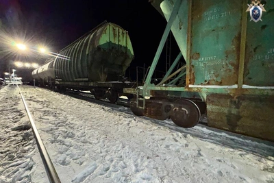 На станции Забайкальск во время маневров сошли три вагона