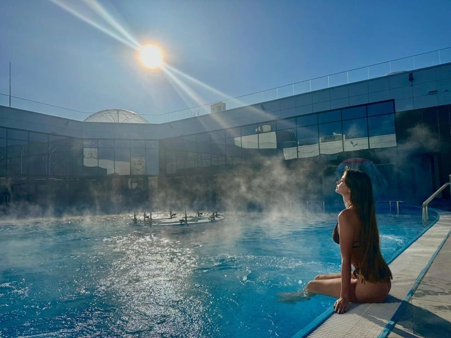 Не выезжая из зимнего города, каждый гость окажется в атмосфере лучших пляжных вечеринок Турции и Дубая | Источник: ООО&nbsp;«ХВОЯ.СИТИ»