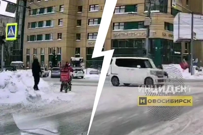 В Новосибирске микроавтобус сбил курьера на пешеходном переходе