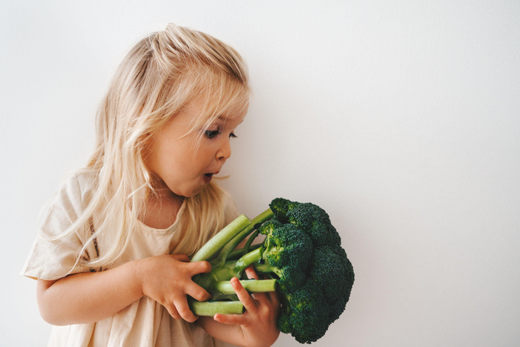 Ученые назвали простой способ убедить детей есть больше овощей