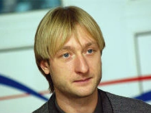 Евгений Плющенко впервые после операции встал на коньки