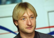 Евгений Плющенко впервые после операции встал на коньки