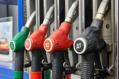 Ufa Gas Station Cashier on Petrol Prices and Customer Woes