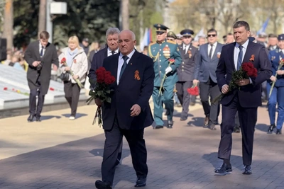 Возложение цветов к Вечному огню в Костроме