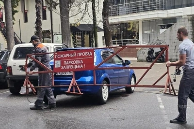 Сочинские власти демонтируют «лягушки» с парковок
