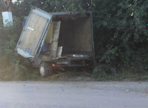 Фото: на окраине Рязани Honda отправила «Газель» в кювет | ya62.ru
