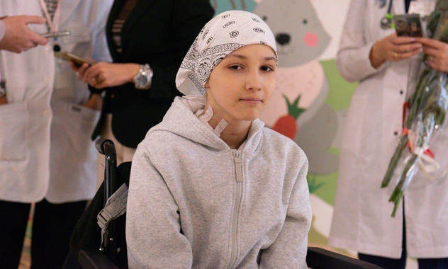 Чтобы спасти больную раком девочку, врачи подключили ее к ЭКМО и пересадили сердце