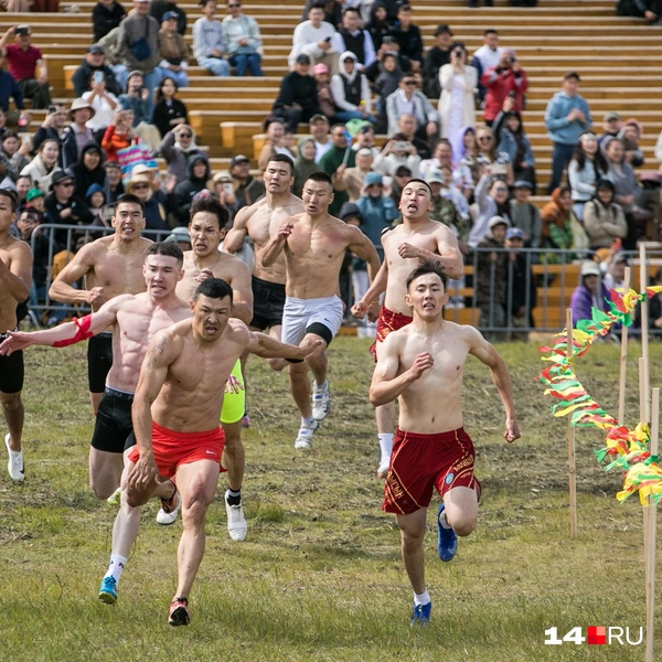 Одним из видов соревнований на играх является бег на 400 метров. 16 атлетов должны пробежать не только быстрее соперников, но и догнать девушку | Источник: Евдокия Ефимова