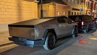 Кто привез в Москву первый Cybertruck от Tesla: странный автомобиль покоряет Патрики