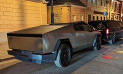 Кто привез в Москву первый Cybertruck от Tesla: странный автомобиль покоряет Патрики