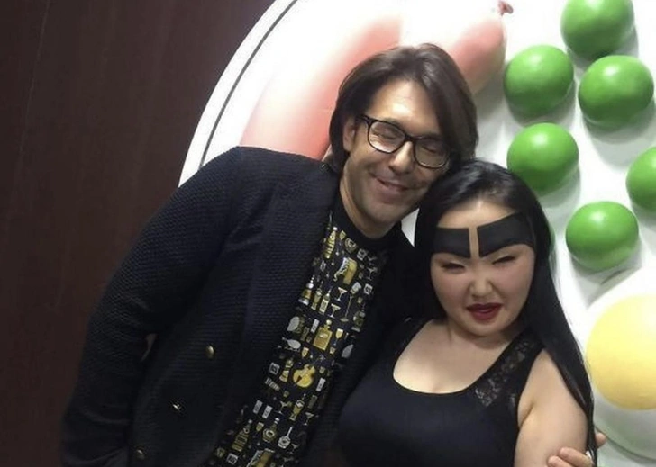 Блогер-мем из Якутска Анжелика Протодьяконова выпала из окна квартиры:  детали трагедии | StarHit (СтарХит)