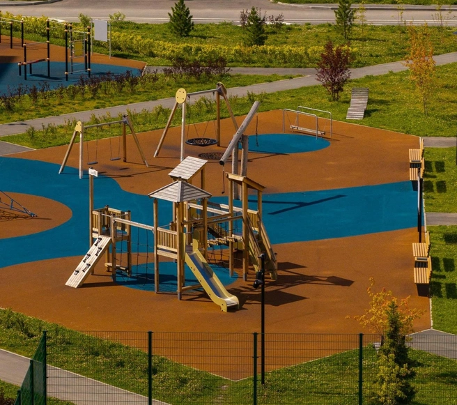Маленьких жителей ЖК «Поколение» ждет просторная игровая зона с надежным покрытием, обеспечивающим безопасность | Источник: СЗ «ГРИНАГРОСТРОЙ»