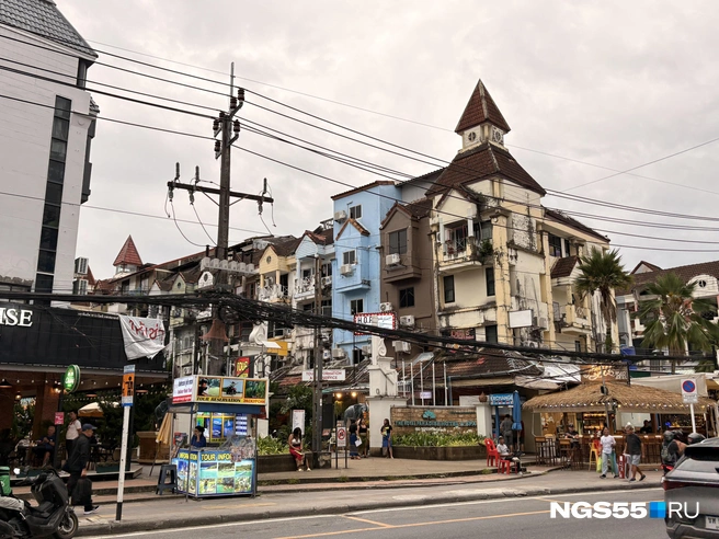 На улицах Таиланда всё пестрое и яркое | Источник: Тамара Башаева / NGS55.RU