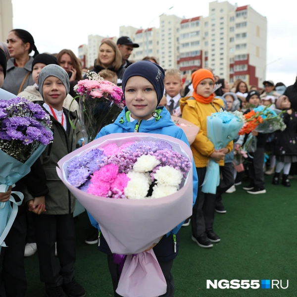 Улыбнись, первый раз — в первый класс | Источник: Евгений Софийчук / NGS55.RU