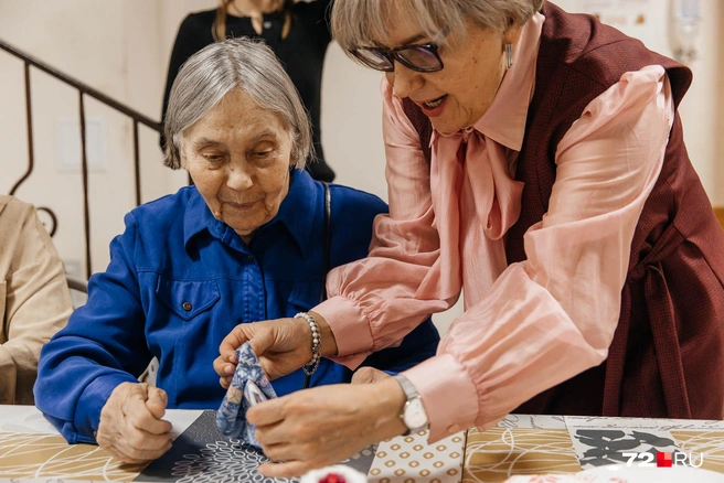 Татьяна терпеливо объясняла ученикам несколько раз, если у них не получалось | Источник: Ирина Шарова / 72.RU
