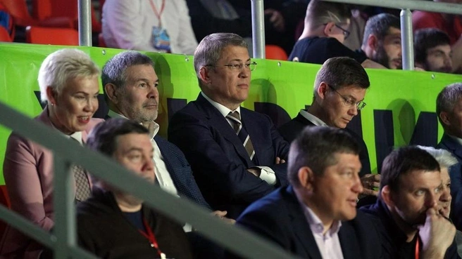 Депутат Госдумы Рима Баталова, Алексей Борман, Радий Хабиров, министр спорта РБ Руслан Хабибов | Источник: Glavarb.ru