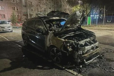 В Благовещенске пьяный мужчина поджег четыре автомобиля