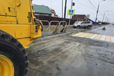 В Поронайске начали второй этап ремонта: 600 кв.м дорог