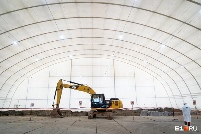 Шатер напоминает гигантскую теплицу | Источник: Владислав Лоншаков / E1.RU