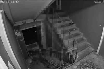 Тюменец выжил после падения с пятого этажа