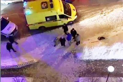 Tyumen Woman Falls from 22nd Floor: Tragedy Details