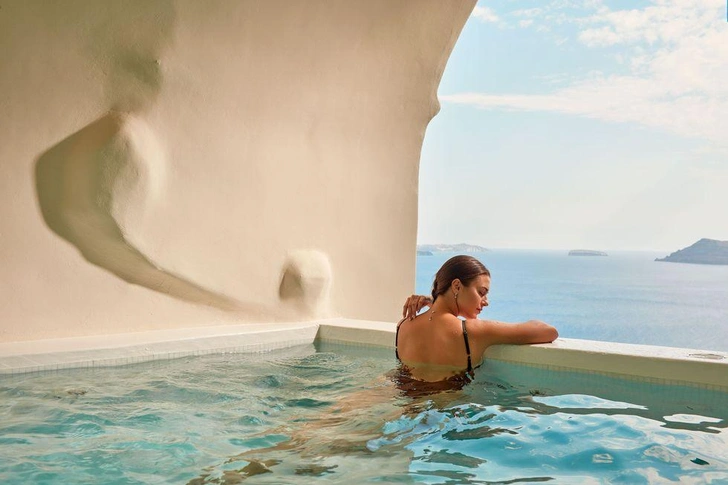 Источник: Canvaes Oia Hotels