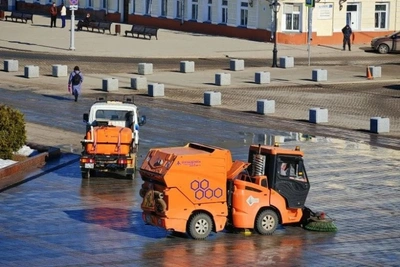 В Костроме дорожные службы начали уборку улиц после зимы