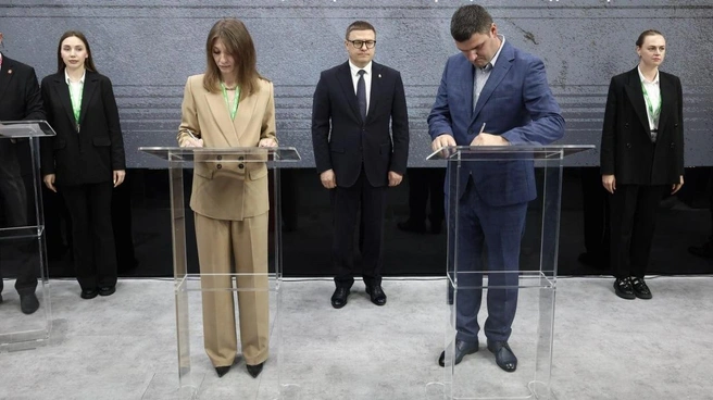 На «Иннопроме» руководители Главного управления координации развития туризма Челябинской области и «Специализированного застройщика „Заповедный берег“» подписали соглашение о сотрудничестве | Источник: Пул 74 / t.me