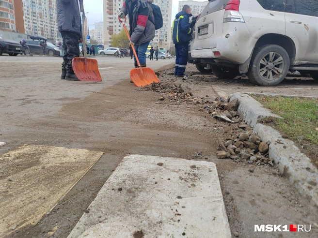 «Булыжники полетели на машины и дома». Что происходило в Красногорске, где обломки «Снежкома» рухнули на землю: репортаж | Источник: Михаил Мечев / MSK1.RU