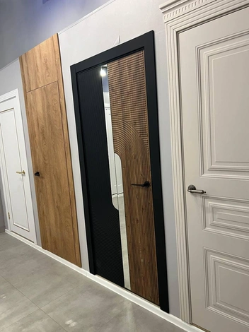 Специалисты салона помогут подобрать стиль и дизайн под любой бюджет | Источник: салон дверей Lovely house