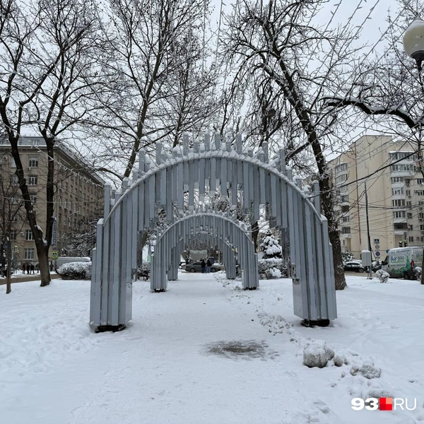 На Александровском бульваре ситуация оставляет желать лучшего  | Источник: Валерия Дульская / 93.RU