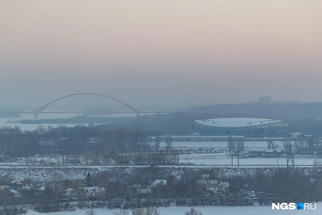 Жители частного сектора у Бугринского моста переживают, что в один момент к ним придет застройщик и возведет на месте частных домов высотки | Источник: Александр Ощепков / NGS.RU