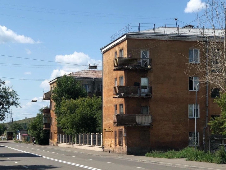 Квартал № 1 Соцгорода в Магнитогорске сегодня. Первые капитальные жилые дома — в них селили передовиков производства. | Источник: Татьяна Парфенова