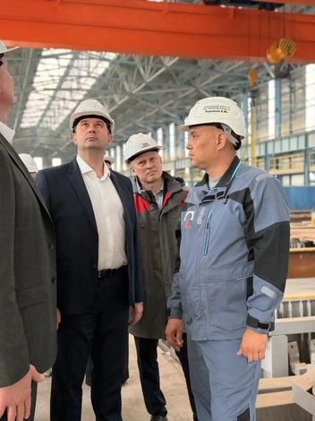 Управляющий директор КрАЗа провел экскурсию по заводу | Источник: РУСАЛ