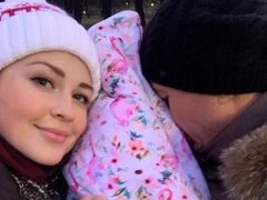 Ольга Алдонина показала трогательные кадры с мужем Евгением и дочкой Анжеликой