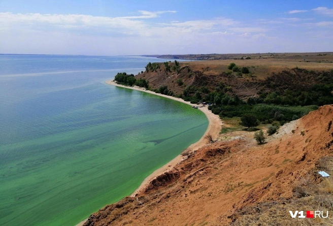 В такой воде купаться уже не так приятно, но всё равно красиво! | Источник: читатели V1.RU