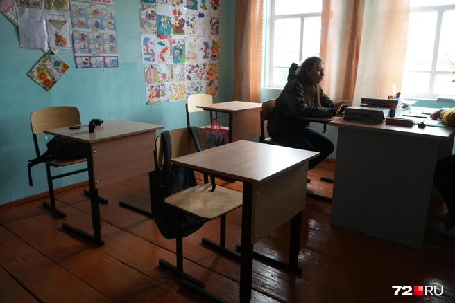 — Учителя не хотят работать, потому что дети сейчас не такие послушные, как раньше. Они учиться не хотят, некоторые домашние задания не делают совсем. И родители такие нетребовательные, — делится мыслями Тимербика Чагваровна | Источник: Семен Громов / 72.RU