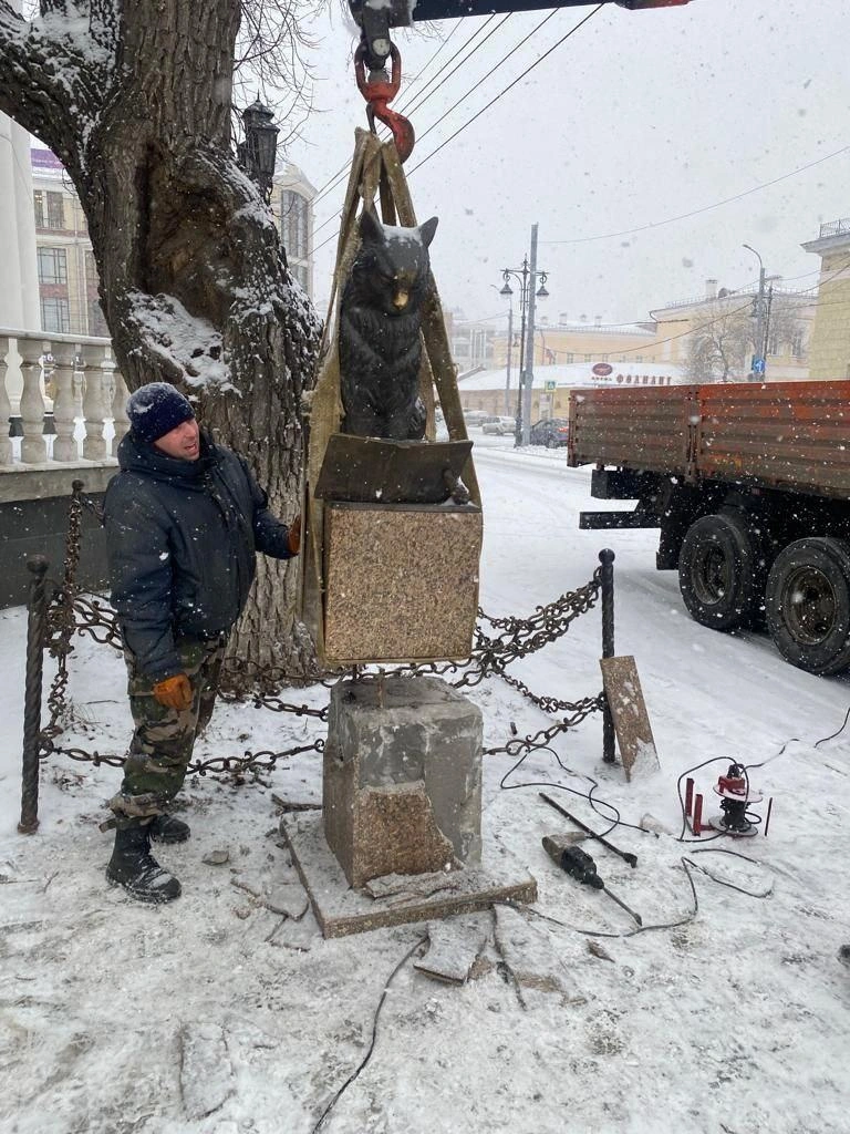 Многие оренбуржцы и гости города привыкли к котику именно на этом месте | Источник: администрация Оренбурга