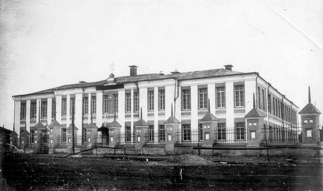 Так здание выглядело раньше  | Источник: cbsykt.ru