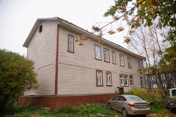 Не парадная часть дома-двойника | Источник: Иван Митюшев / 29.RU