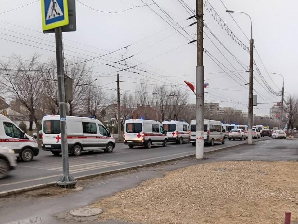 В Волгограде горожан встревожила пронесшаяся по городу большая колонна машин скорой помощи